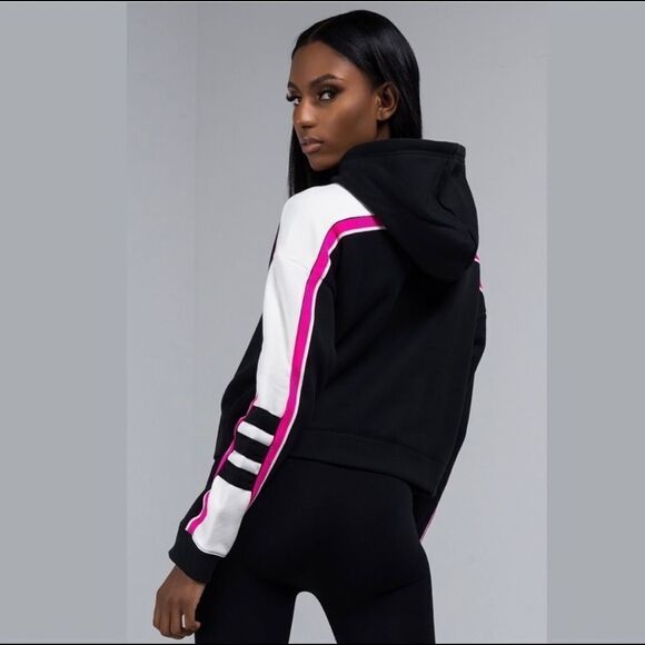 🚨 3 for $25 - ADIDAS Legacy Cropped Hoodie - Picture 4 of 13